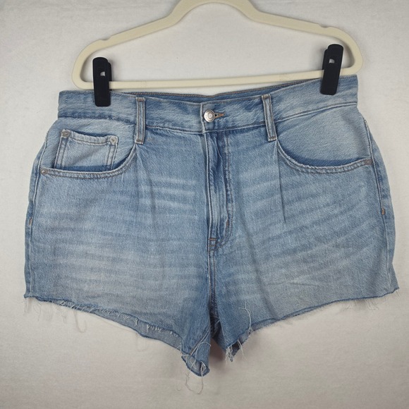Aeropostale Pants - Aeropostale Mom Short Size 14 Light Wash Denim High Rise Frayed Hem